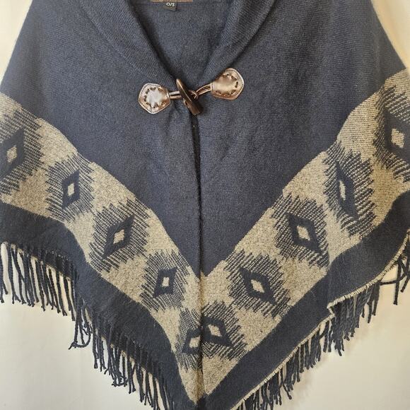 Legendary Whitetails Aztec Bohemian Poncho Navy Gray OS Toggle Button Southwest - Picture 4 of 7